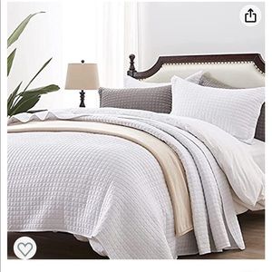 King size western home quilt set in white
